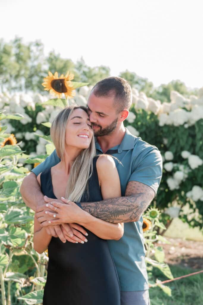 couple hugs at sweet berry farm