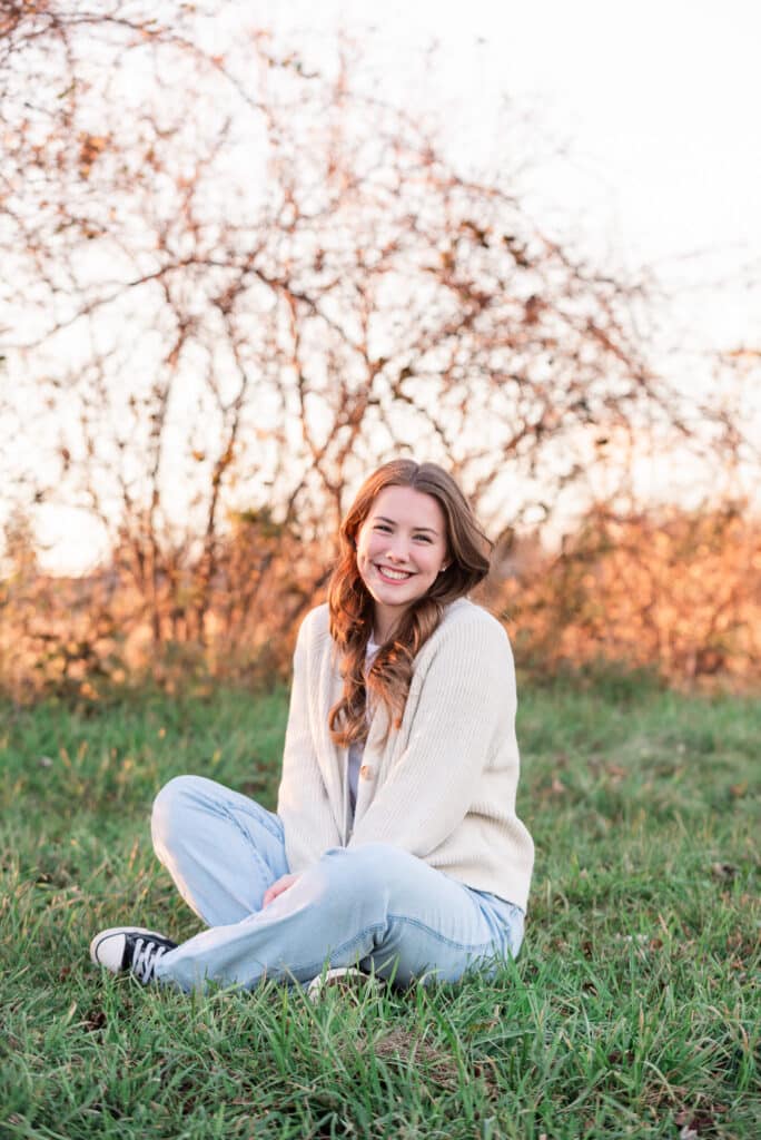 senior portraits at portsmouth's glen farm by newport senior portrait photographer