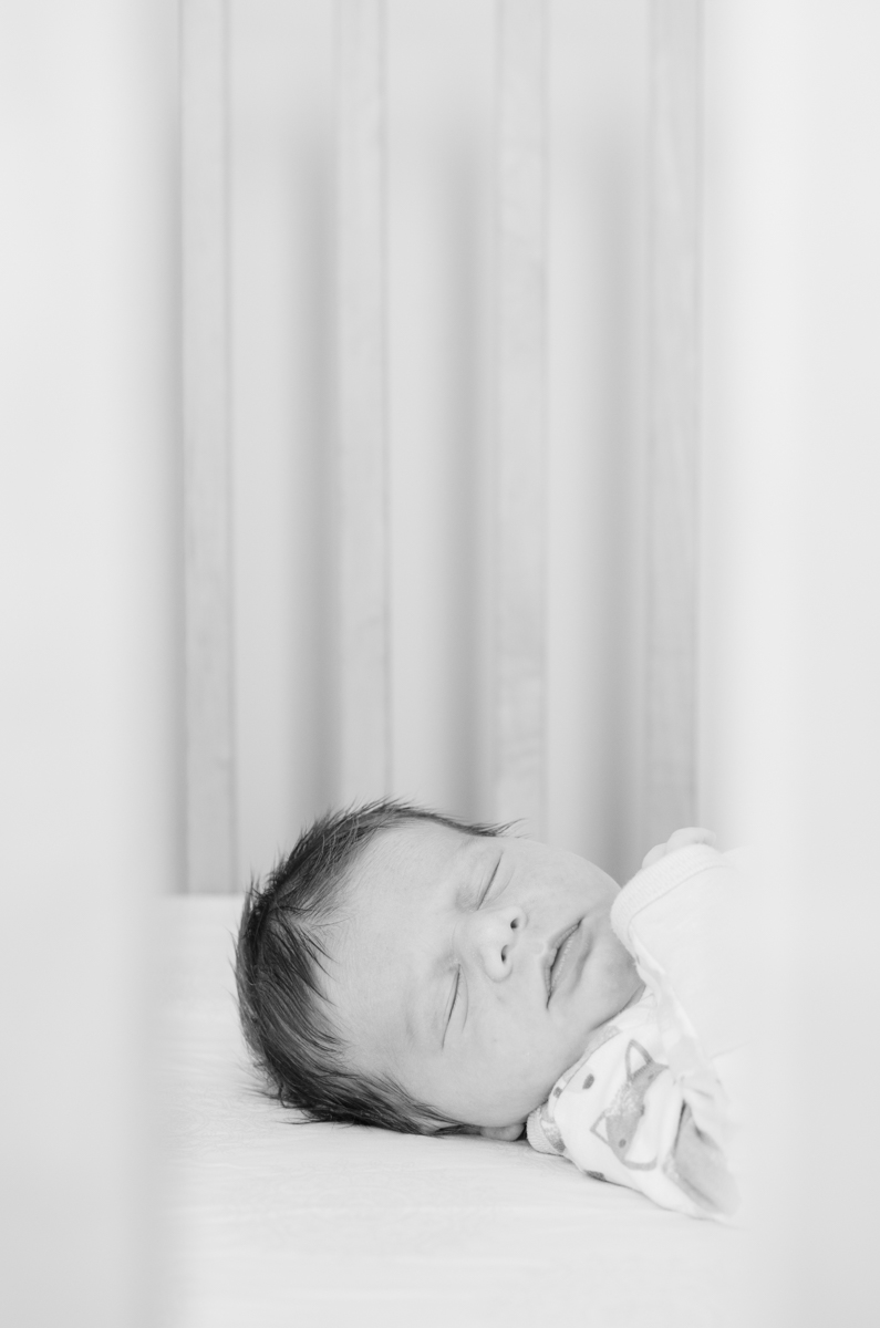 newport newborn photographer lifestyle session