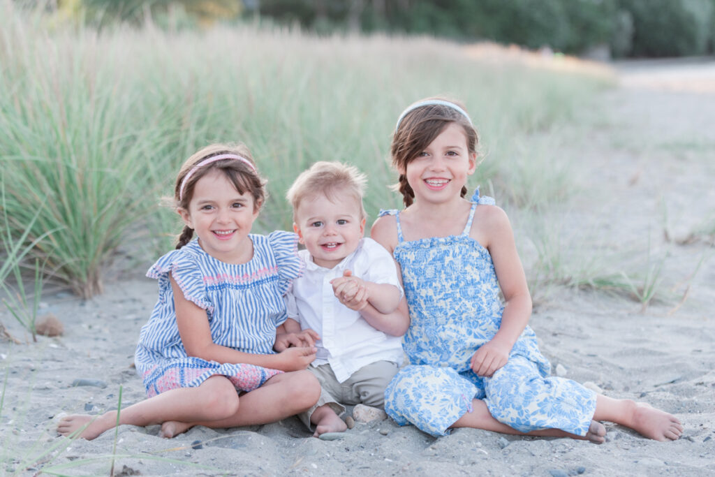 newport family photographer photographs her family